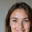 Portrait of Emily R., a client who achieved better digestive health with Dietitian Depok